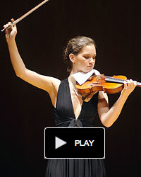 Hillary Hahn, violin player.
